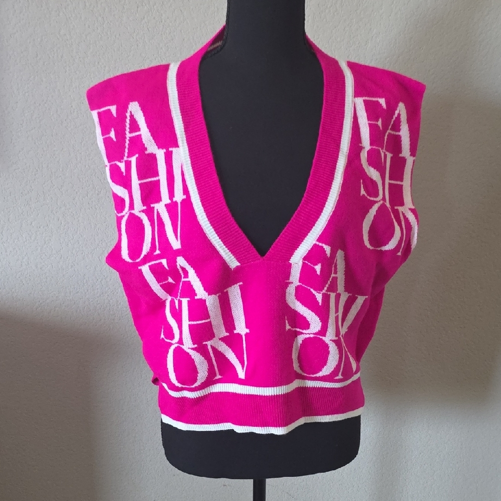 Chic Pink Sleeveless Crop Top